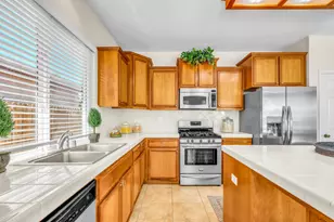 8625 Jocelyn Way, Elk Grove, CA 95758 - Photo 9