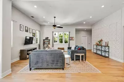 3063 Donner Way, Sacramento, CA 95817 - Photo 9