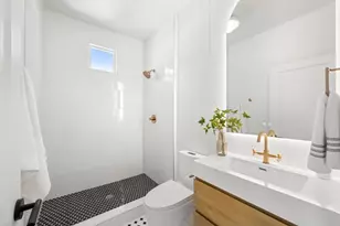 2031 30th St, Sacramento, CA 95817 - Photo 23