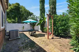 7700 Harvest Woods Dr, Sacramento, CA 95828 - Photo 23