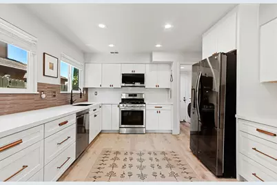 8120 Village Brook Way, Elk Grove, CA 95758 - Photo 13