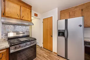 4701 Kerwood Way, Sacramento, CA 95823 - Photo 9