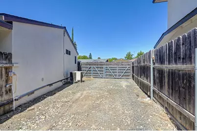 4701 Kerwood Way, Sacramento, CA 95823 - Photo 23