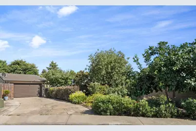 1040 Dartmoor Circle, Lodi, CA 95240 - Photo 15