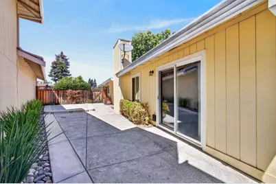 7485 Spicewood Drive, Sacramento, CA 95831 - Photo 17