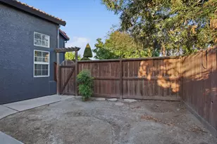 806 Ahern Ct, Turlock, CA 95382 - Photo 31
