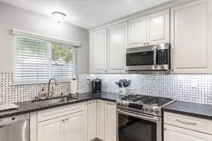 1164 Silver Lake Dr, Sacramento, CA 95831 - Photo 5