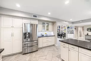 1164 Silver Lake Dr, Sacramento, CA 95831 - Photo 21