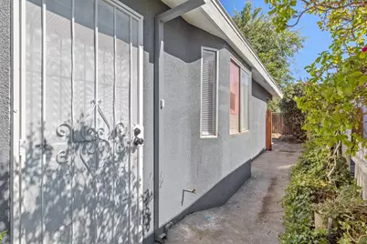 5451 W Santa Ana Avenue, Fresno, CA 93722 - Photo 3