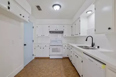 5451 W Santa Ana Avenue, Fresno, CA 93722 - Photo 21