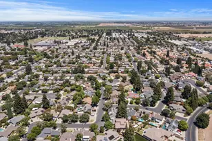 1900 Lakeshore Dr, Modesto, CA 95355 - Photo 55
