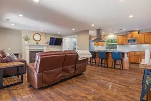 1900 Lakeshore Dr, Modesto, CA 95355 - Photo 29