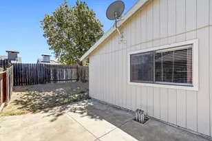 7677 Harvest Woods Dr, Sacramento, CA 95828 - Photo 31
