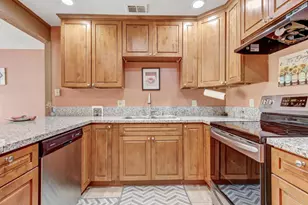 7677 Harvest Woods Dr, Sacramento, CA 95828 - Photo 15