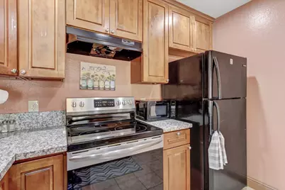 7677 Harvest Woods Drive, Sacramento, CA 95828 - Photo 17