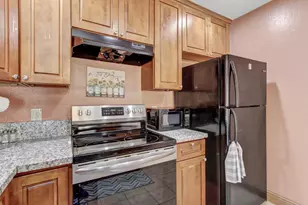 7677 Harvest Woods Dr, Sacramento, CA 95828 - Photo 17