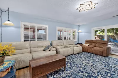 4553 E Redlands Avenue, Fresno, CA 93726 - Photo 13