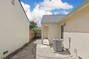 647 Village Dr, Galt, CA 95632 - Photo 25