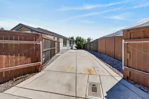 9526 Cote Dor, Elk Grove, CA 95624 - Photo 71