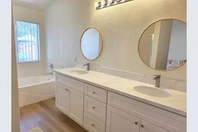 9009 Bungalow Way, Elk Grove, CA 95758 - Photo 11