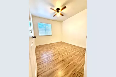 8177 Oak Landing Court, Sacramento, CA 95828 - Photo 13