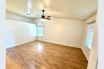 8177 Oak Landing Court, Sacramento, CA 95828 - Photo 17