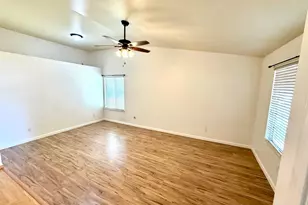8177 Oak Landing Ct, Sacramento, CA 95828 - Photo 17