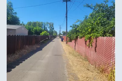 513 Fairview Avenue, Madera, CA 93637 - Photo 25
