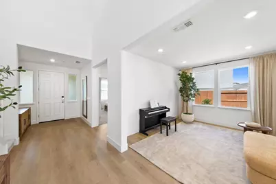 8021 Gwinn Circle, Elk Grove, CA 95757 - Photo 11