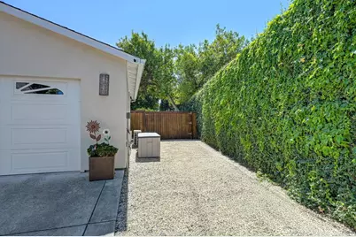 1725 50th Street, Sacramento, CA 95819 - Photo 41