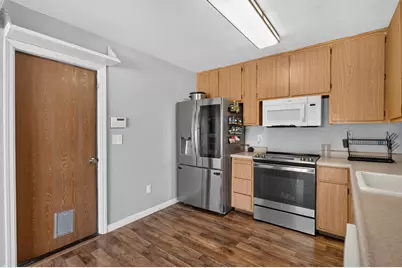 7711 Lakewood Park Drive, Sacramento, CA 95828 - Photo 13