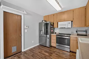 7711 Lakewood Park Dr, Sacramento, CA 95828 - Photo 13