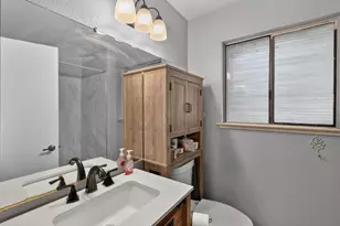 7711 Lakewood Park Dr, Sacramento, CA 95828 - Photo 27