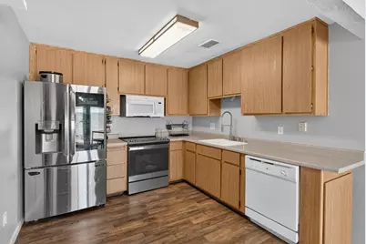 7711 Lakewood Park Drive, Sacramento, CA 95828 - Photo 9