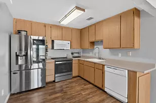 7711 Lakewood Park Dr, Sacramento, CA 95828 - Photo 9