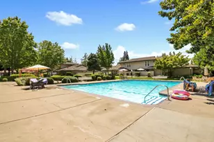 705 Roundtree Ct, Sacramento, CA 95831 - Photo 35