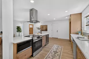1056 Entrada Rd, Sacramento, CA 95864 - Photo 7