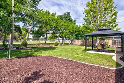 6942 S Land Park Drive, Sacramento, CA 95831 - Photo 25