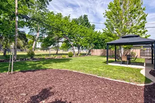 6942 S Land Park Dr, Sacramento, CA 95831 - Photo 25