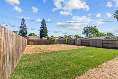 2040 Robert Way, Sacramento, CA 95825 - Photo 17