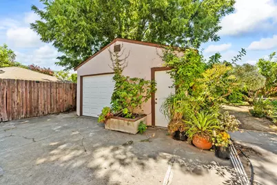 4570 Soledad Avenue, Sacramento, CA 95820 - Photo 41
