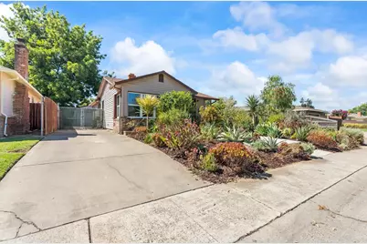 4570 Soledad Avenue, Sacramento, CA 95820 - Photo 3