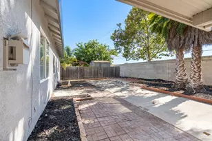 9760 Onyx Park Pl, Elk Grove, CA 95624 - Photo 43
