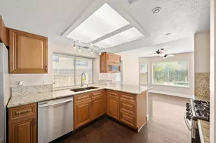 4774 Camino Royale Dr, Sacramento, CA 95823 - Photo 9