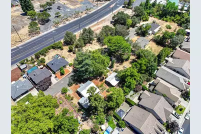 814 Comstock Drive, Folsom, CA 95630 - Photo 35
