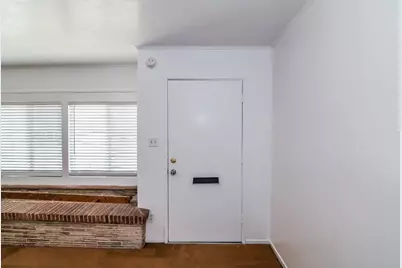 8031 Lorin Avenue, Sacramento, CA 95828 - Photo 9