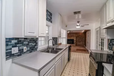 8031 Lorin Avenue, Sacramento, CA 95828 - Photo 17