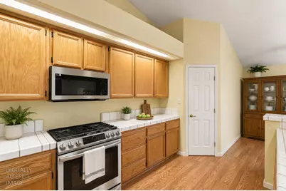 6408 Brockenhurst Drive, Elk Grove, CA 95758 - Photo 9
