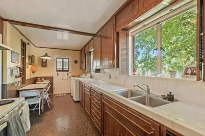 659 W Euclid Avenue, Stockton, CA 95204 - Photo 9