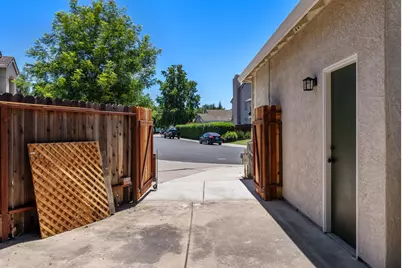 9267 Caulfield Drive, Elk Grove, CA 95758 - Photo 31